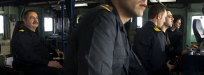 La tripulaci de l'Hesprides, durant l'Expedici Malaspina 2010. L'equip de treball de l'Hesprides est formada per 10 oficials, 10 suboficials i 35 caporals i mariners. A ms, pot allotjar fins a 37 cientfics i tcnics.