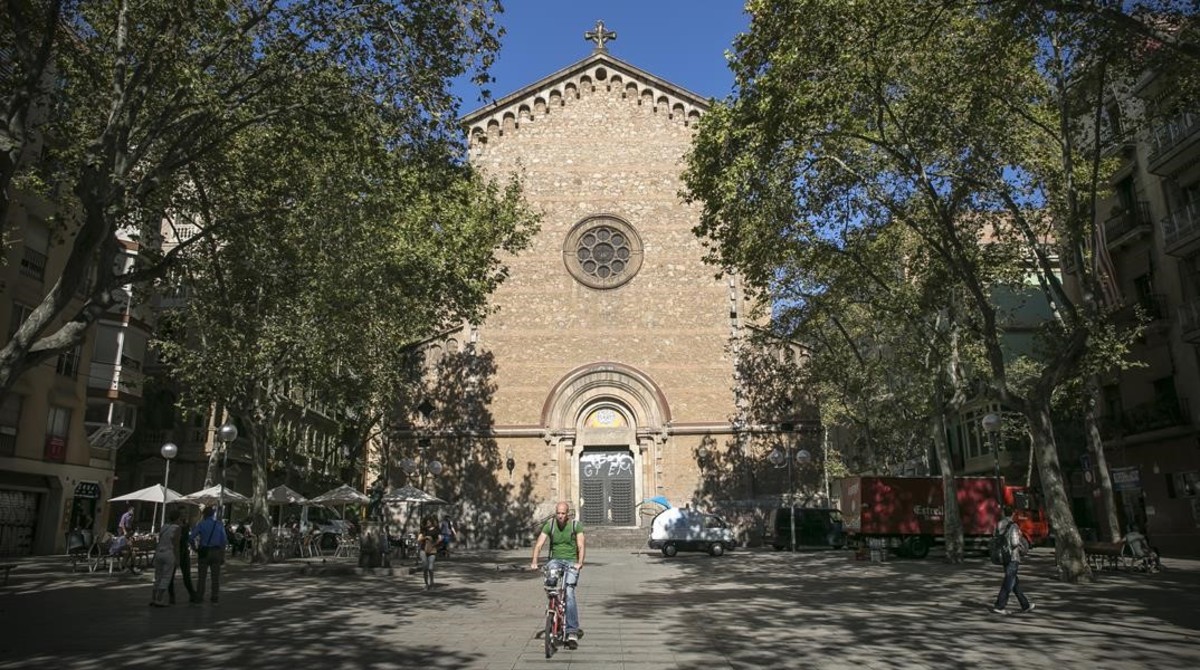 La plaza de la Virreina oculta una capilla inédita de Gaudí