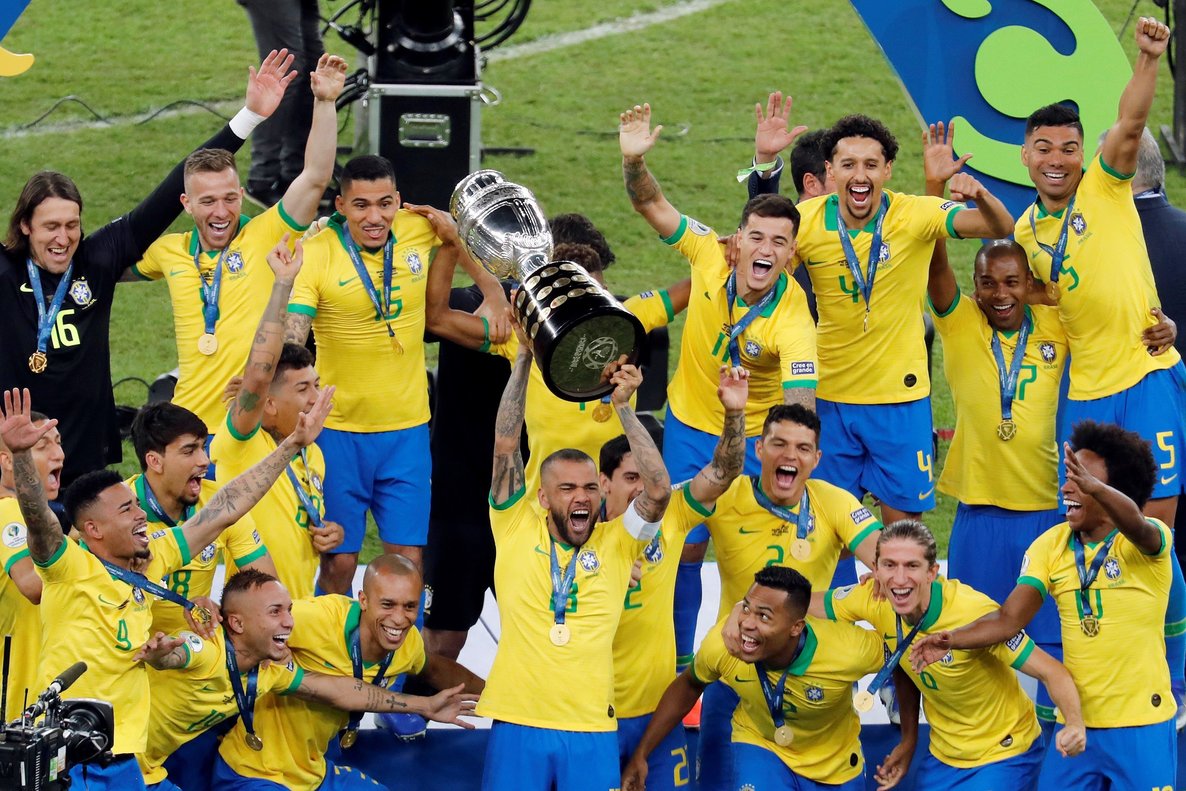 Resultado de imagen de brasil levantando la copa america