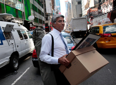 Un empleado de Lehman Brothers se lleva sus pertenencias en una caja de cartn tras la quiebra del banco, el 15 de septiembre del 2008.