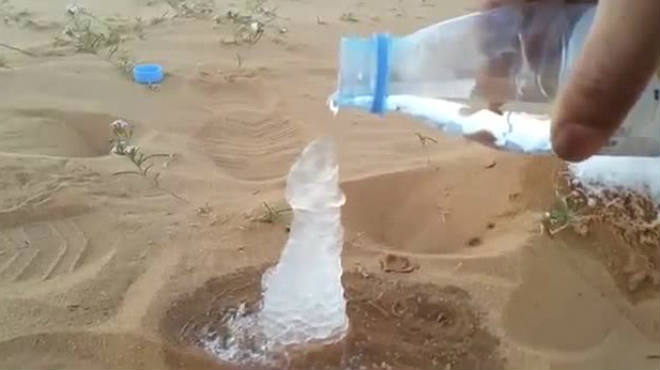 Un vídeo muestra como el agua se convierte en hielo en el 