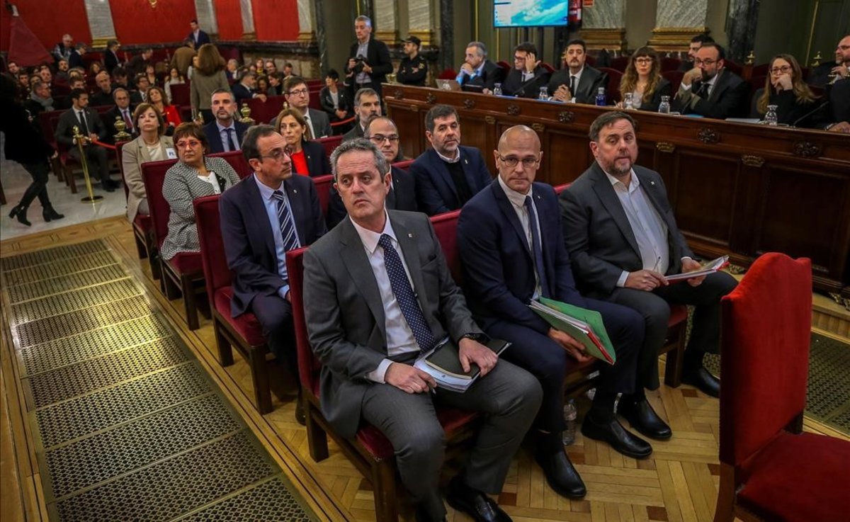 Los líderes independentistas acusados por el procés, en la sala del juicio del Supremo.