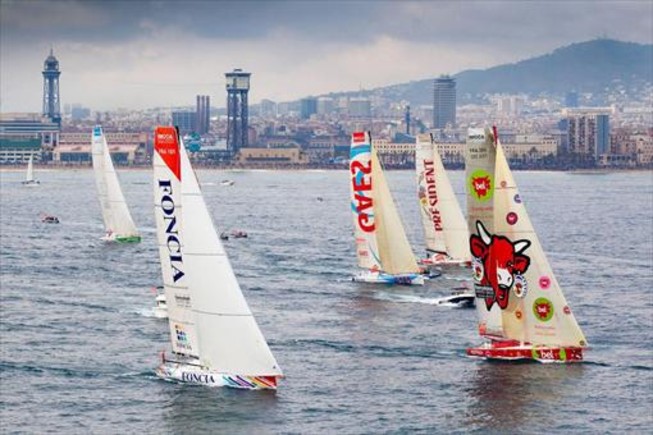 Imagen de la salida de la tercera Barcelona World Race, el 31 de diciembre del 2014, con la ciudad al fondo.