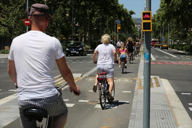 Amigo ciclista, respeta los semáforos