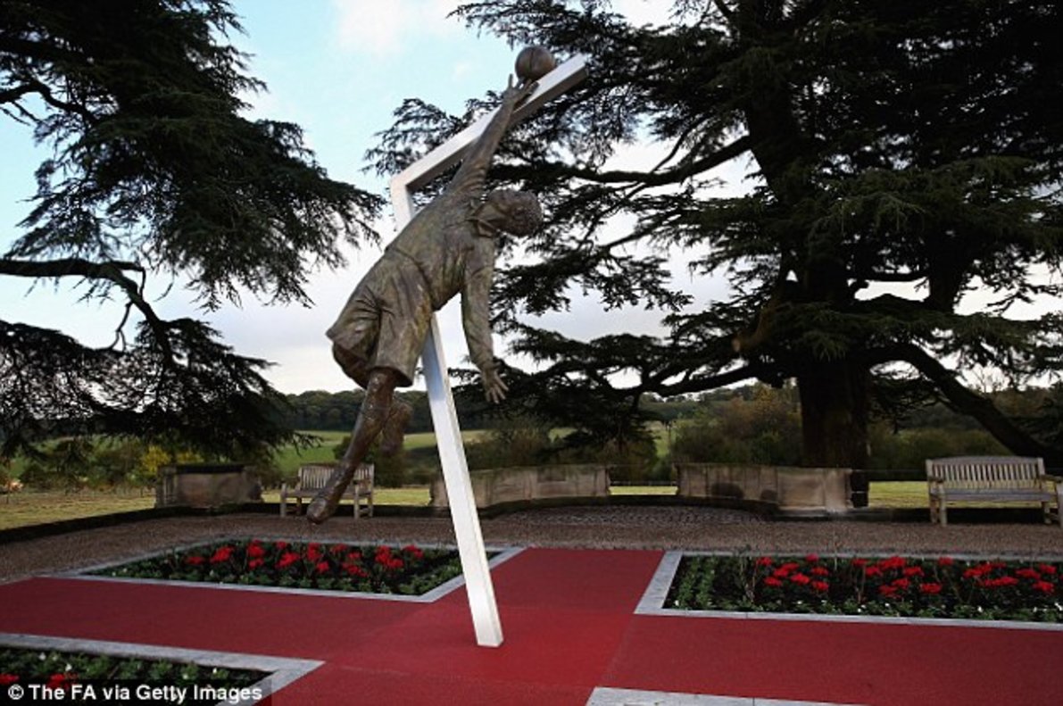 La estatua de bronce dedicada a Arthur Wharton.