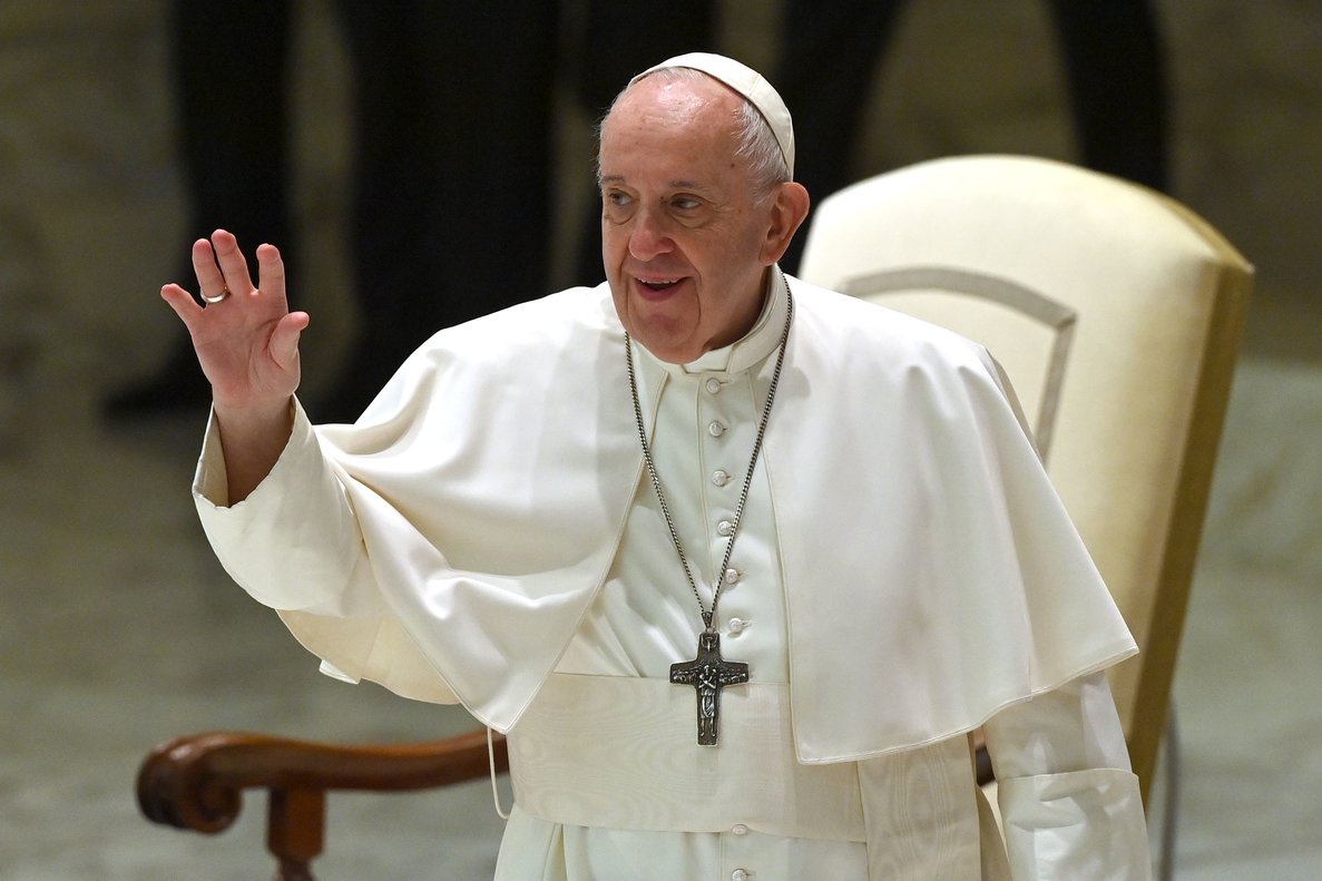 El papa Francisco saluda durante su audiencia general semanal en el Aula Pablo VI del Vaticano, el pasado 14 de octubre.&#160;