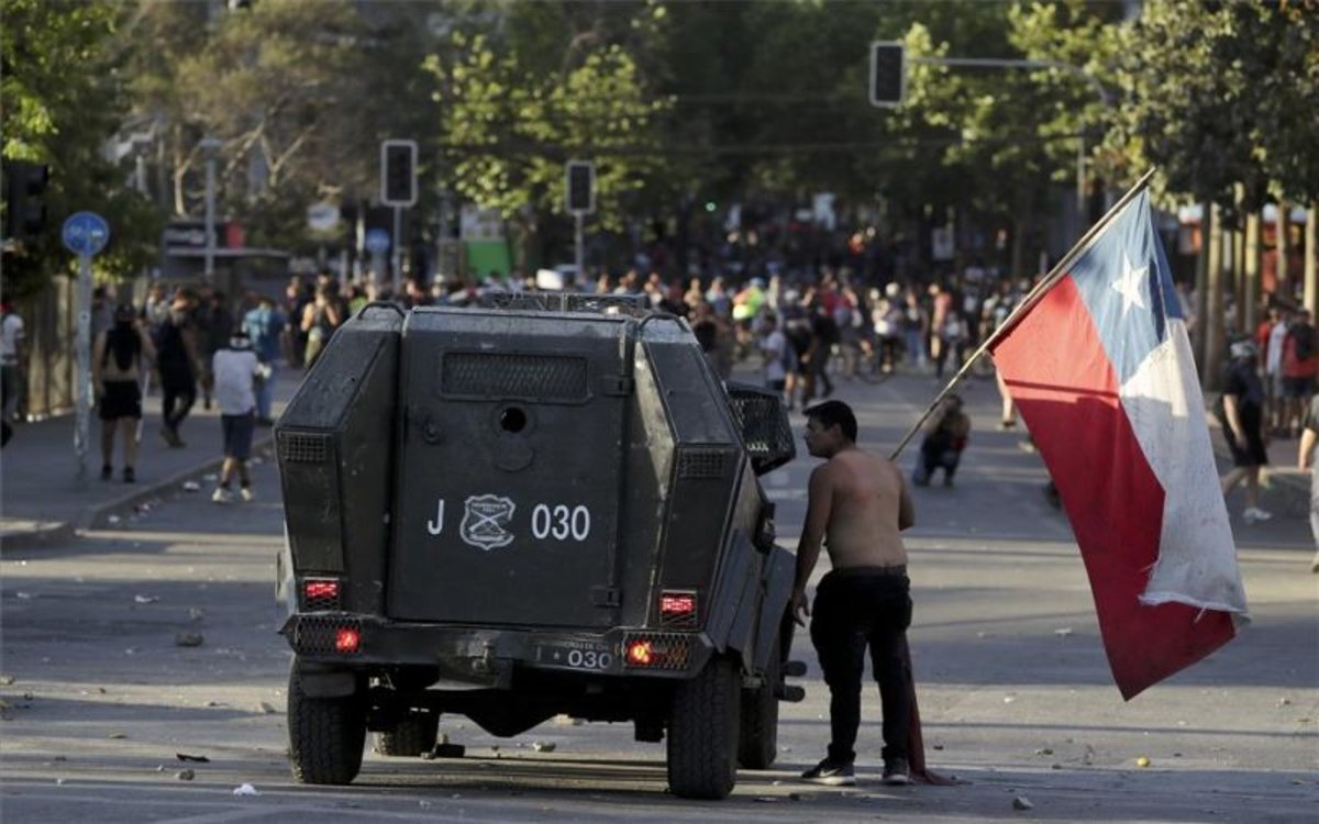 chile-camion-protestas-ap-1571714138112.jpg