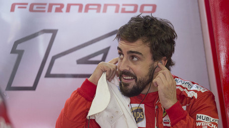 Fernando Alonso, en el box de Ferrari, en el circuito de Interlagos