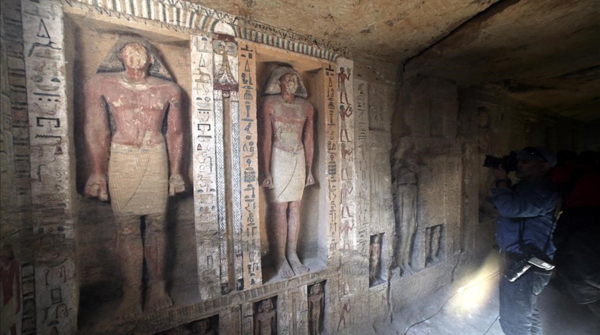 Interior de la tumba de 4.000 años de antigüedad localizada en Egipto.