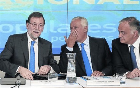 El presidente del Gobierno y del PP, Mariano Rajoy, reuni ayer a su ejecutiva en Madrid para hacer un primer anlisis de los resultados electorales.