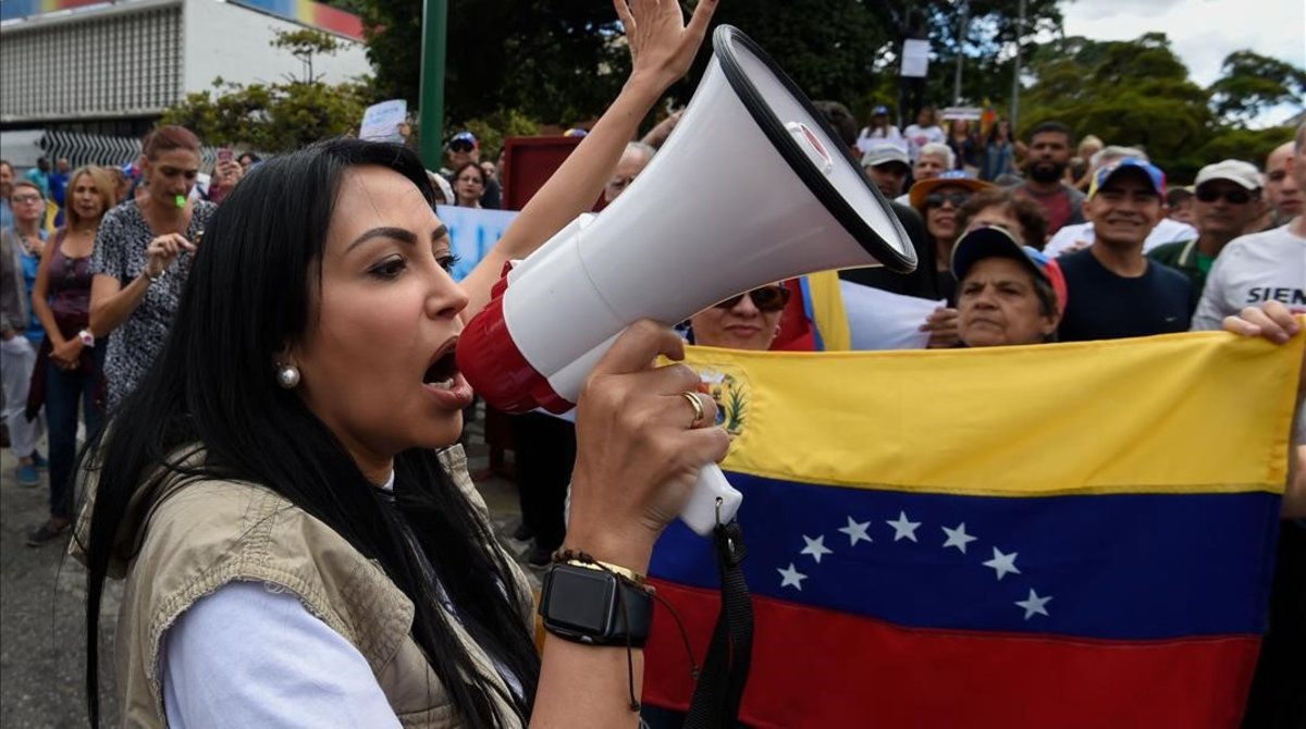 13May - Venezuela - Página 67 Una-opositora-manifestacion-1548869298082