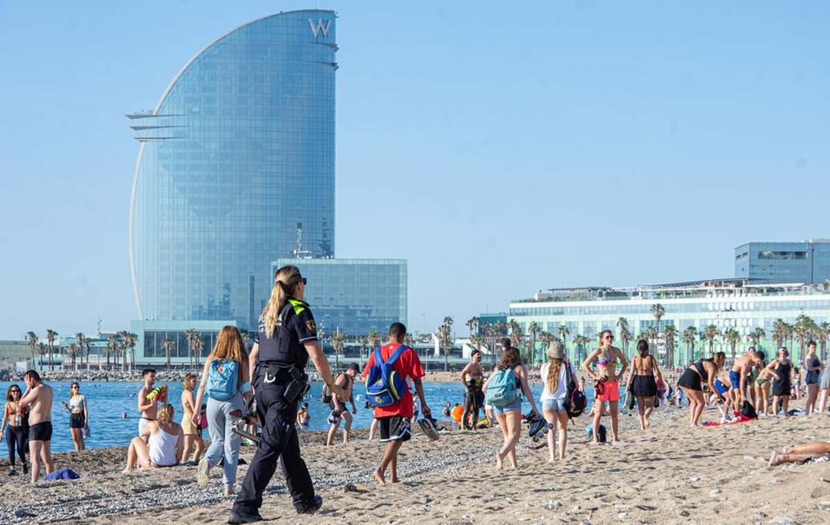 Tu fotografia del dia - Página 22 Playa-barceloneta-esta-manana-1590235097092