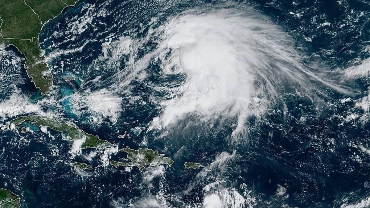 Puerto Rico se prepara para el impacto de la tormenta tropical Karen