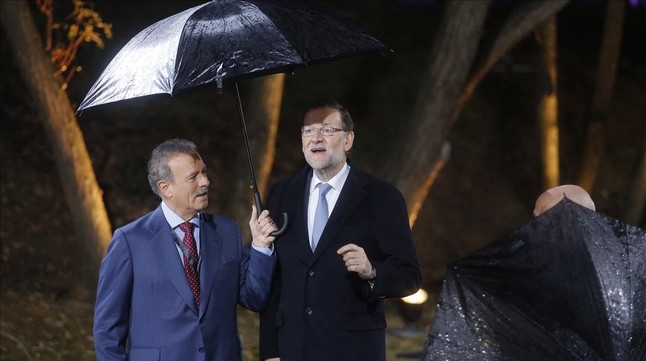 Un Gobierno que se encomienda a la Virgen y a la lluvia