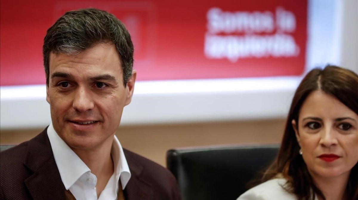 Pedro Sánchez y Adriana Lastra, este lunes en la sede del PSOE.