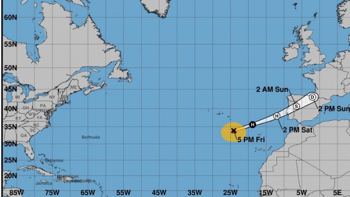 La trayectoria prevista del huracán Leslie, a primera hora del sábado. 