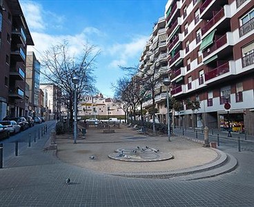La riera de Sant Andreu, en el centro histórico del distrito, ayer.