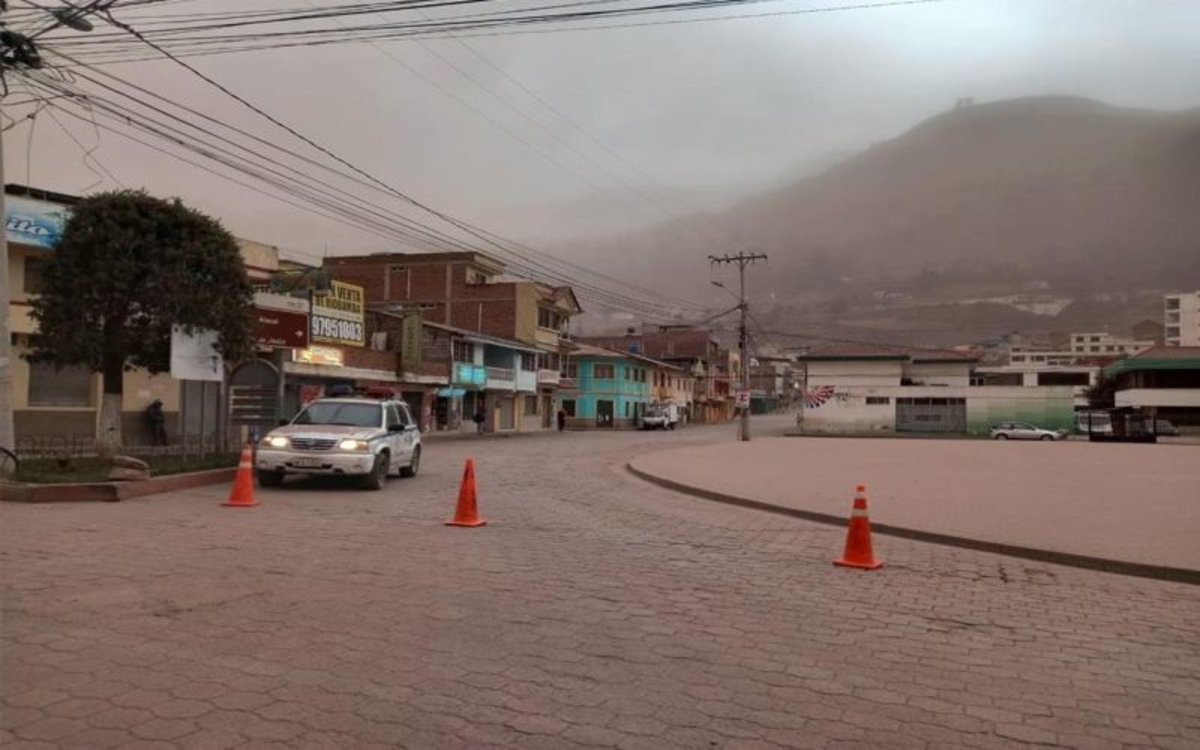 Ecuador emite alertas de emergencia por la actividad del volcán Sangay