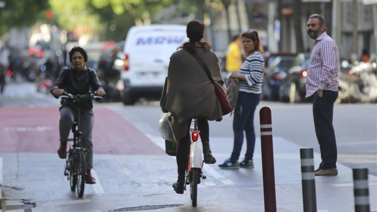 Carril bici de doble sentido en Barcelona.