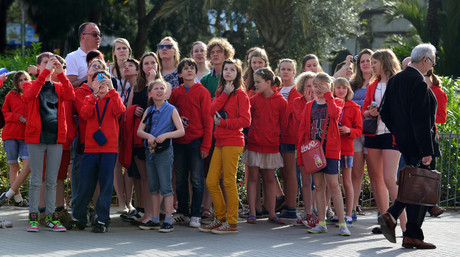 Turistas belgas visitan la SagradaFamlia, este jueves.