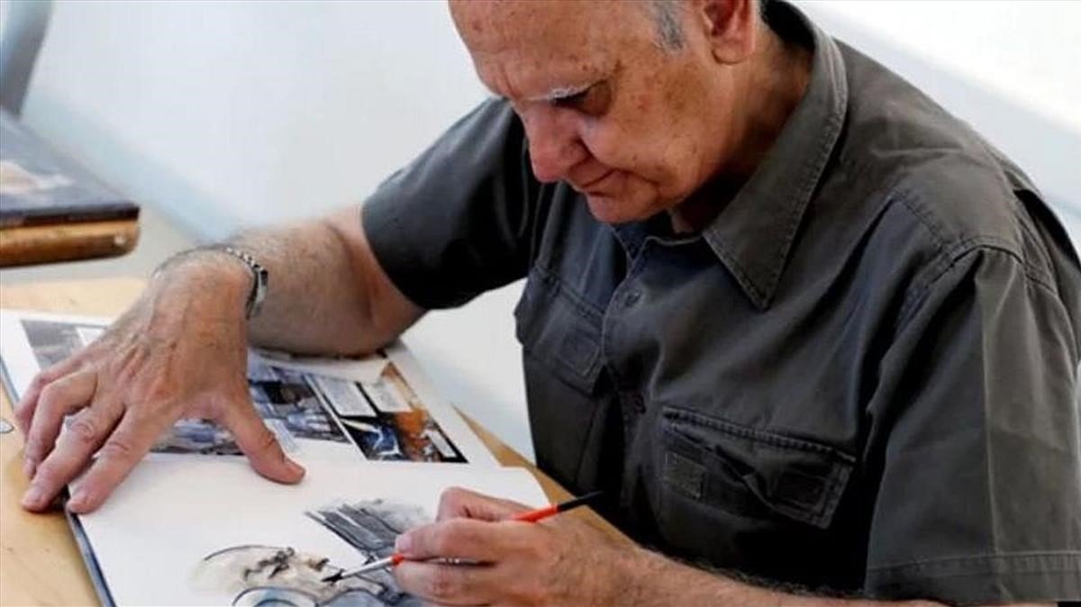El dibujante Juan Giménez, en su estudio.