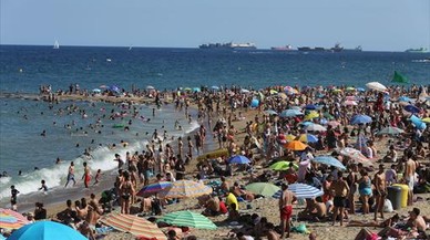 Playas de Barcelona: menos chiringuitos, parasoles y hamacas para evitar la saturacin