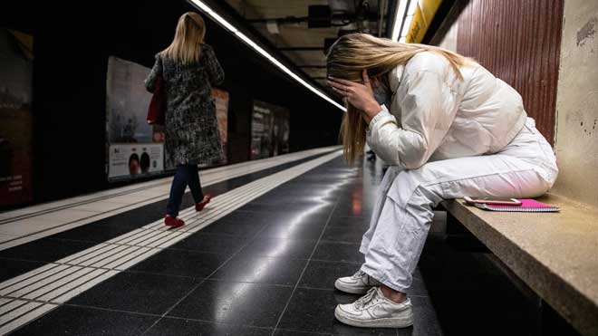 TMB busca erradicar el acoso sexual en el metro y el autobús