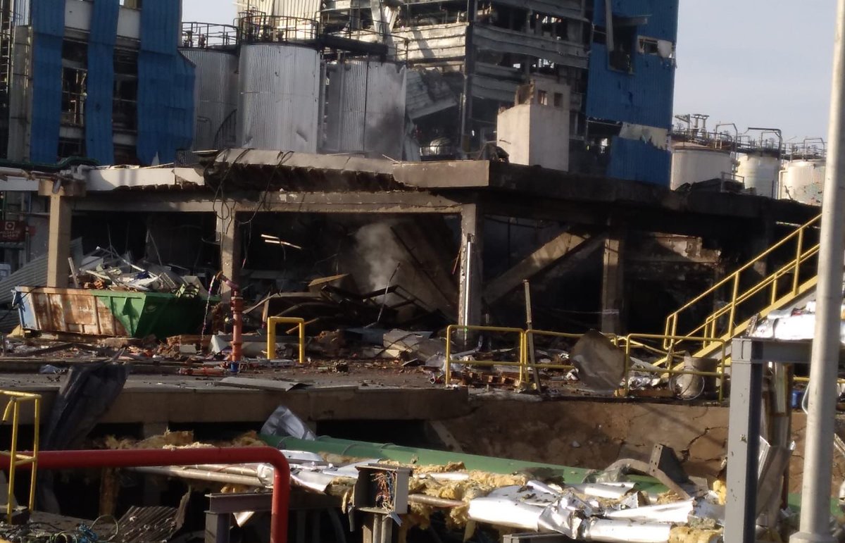 La planta de la empresa IQOXE, tal como ha quedado tras la explosión de ayer.
