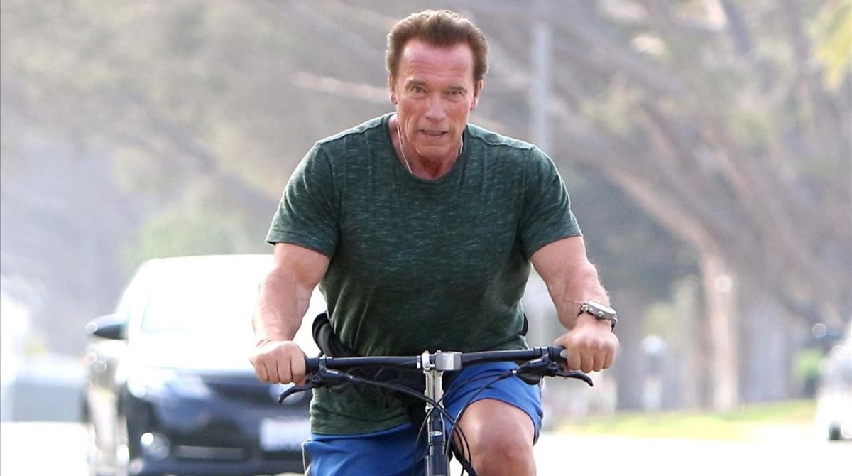 arnold swarzenegger in bicicletta