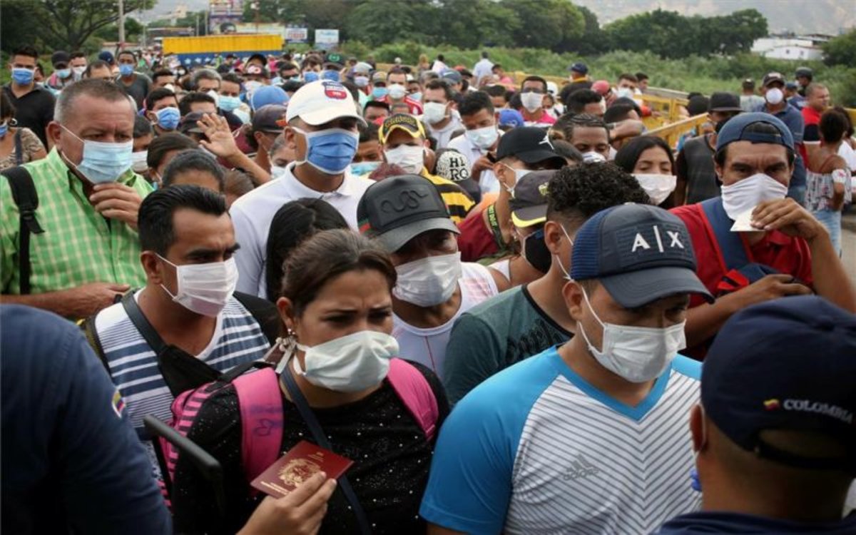 Coronavirus complica la estrategia de protestas callejeras de Guaidó