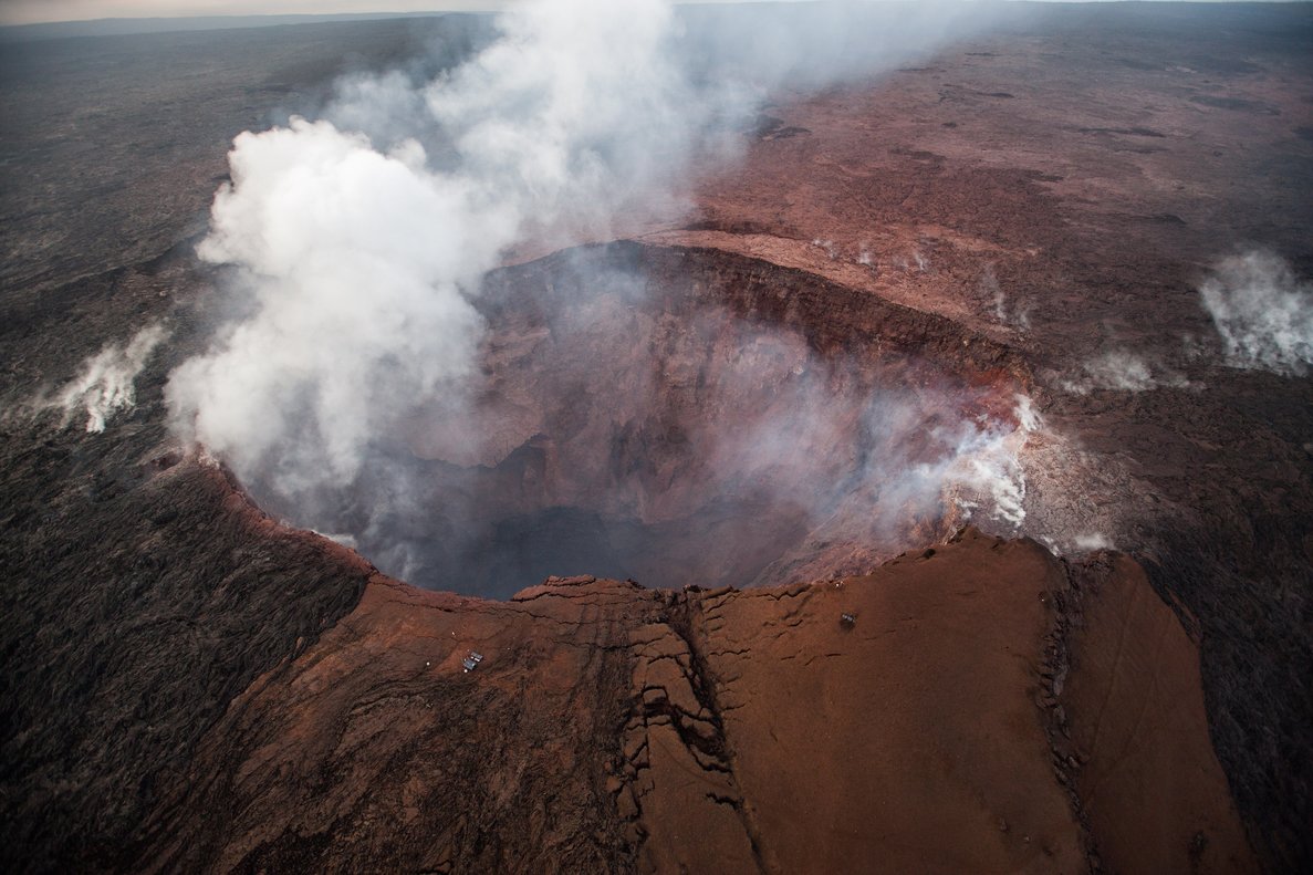 Un turista cae en volc n Kilauea  tras acercarse demasiado