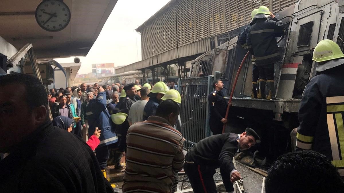 Mor un egipci al ser obligat a saltar del tren en marxa per no tenir bitllet