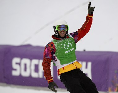 Lucas Eguibar, durant la competici de snowboardcros, aquest dimarts.