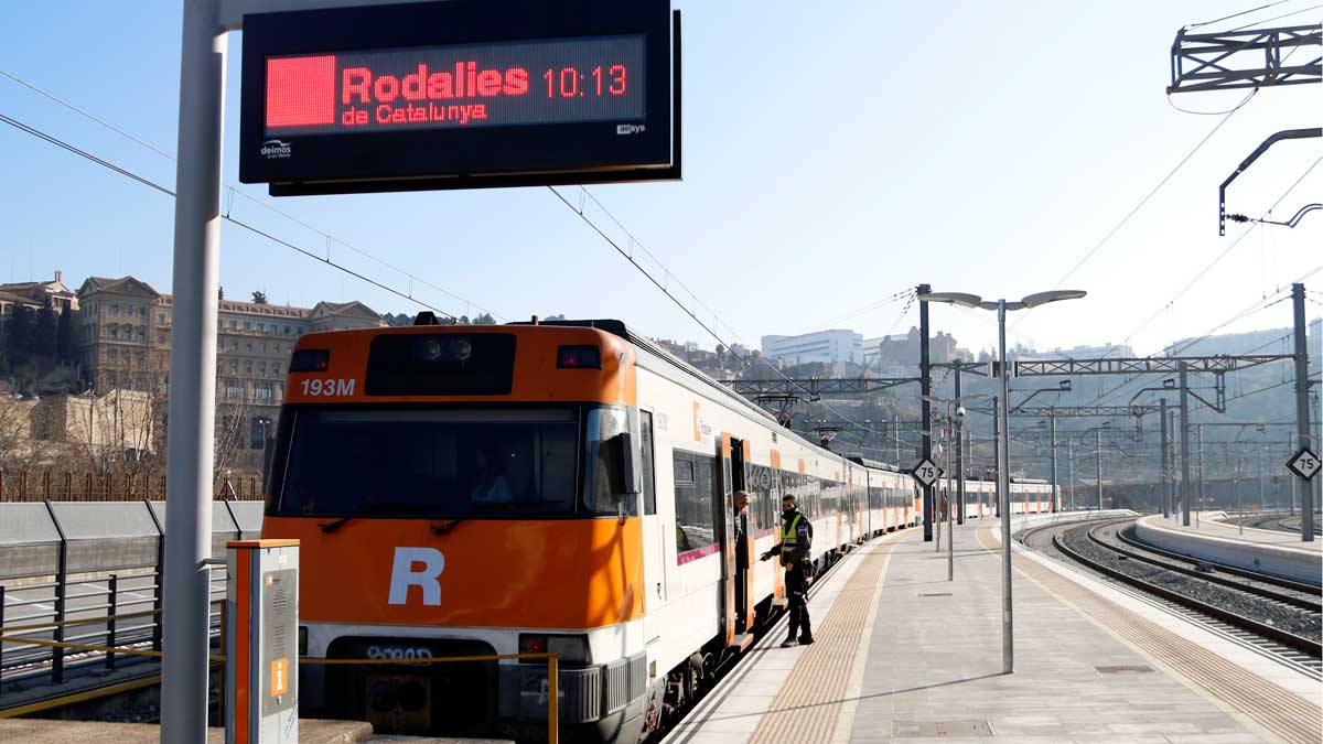 Restablecido el tráfico de Rodalies entre Manresa y Sant Vicenç de Castellet tras el accidente de Castellgalí. En la foto, el primer tren que ha hecho el recorrido.