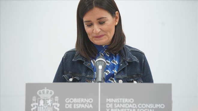 Carmen Montón ministra de Sanidad, &#160;en la rueda de prensa anunciando su dimisión.