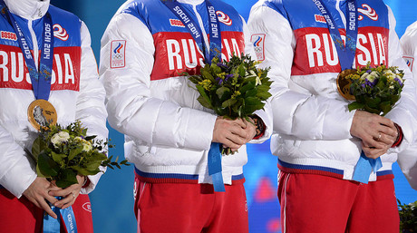 Tres medallistas rusos, con sus medallas de oro conquistadas en los Juegos Olmpicos de Sochi