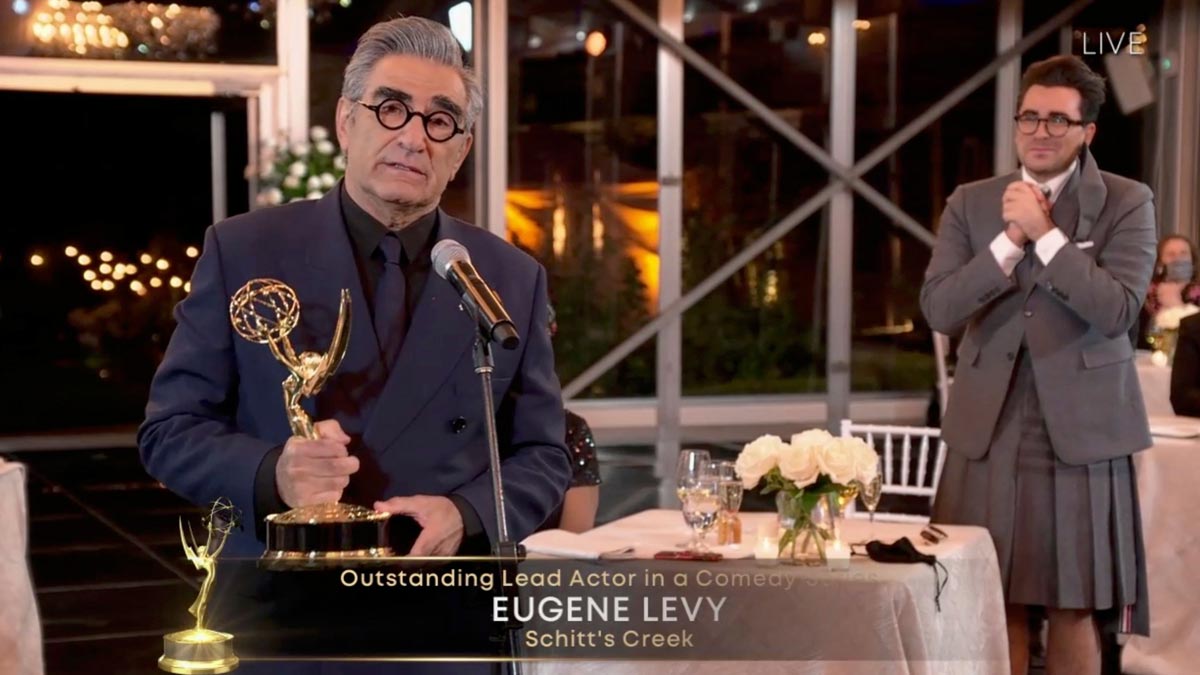 ’Succession’, ’Watchmen’ y una histórica ’Schitt’s Creek’ conquistan los Emmy.&#160;En la foto, Eugene Levy recibiendo su premio a mejor actor por su papel en la serie ’Schitt’s Creek’.