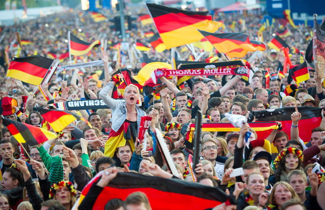 GRAN FINAL: Inglaterra vs Alemania Aficionados-alemanes-durante-partido-que-enfrento-alemania-con-ghana-2-2-pasado-dia-1403800615787