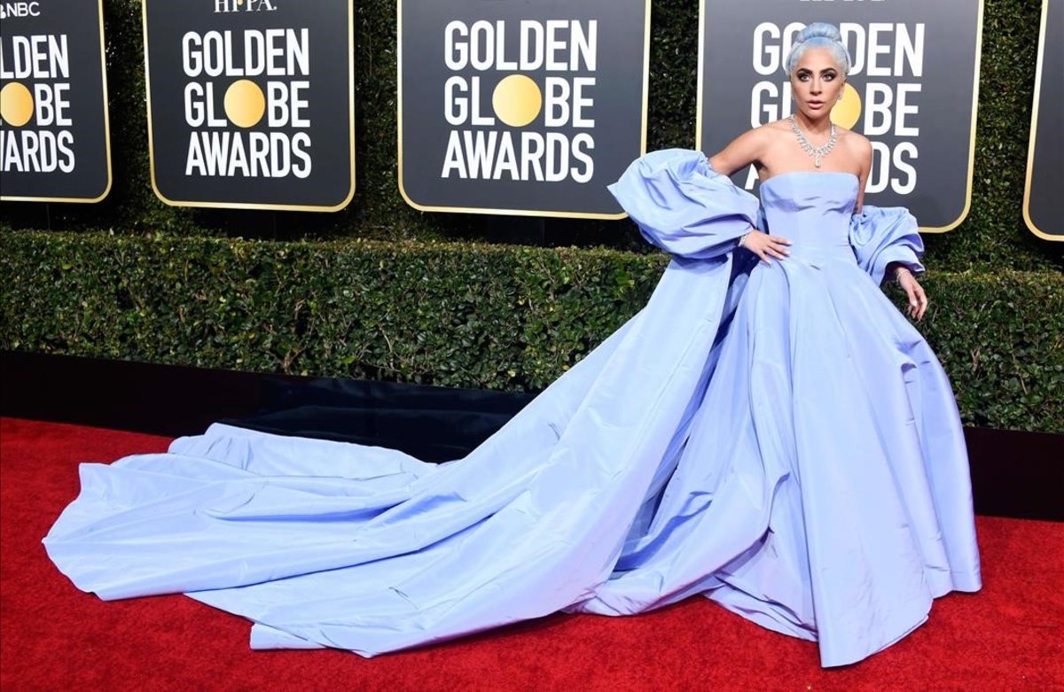 Resultado de imagen para vestido que Lady Gaga lució en los premios Globos de Oro