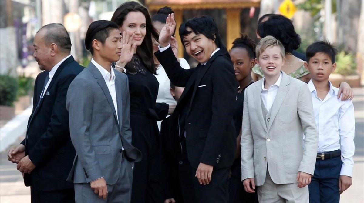 Resultado de imagen para Angelina Jolie y sus seis hijos