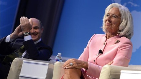 Guindos aplaude a Lagarde, durante la reunin del FMI y el Banco Mundial en Washington.