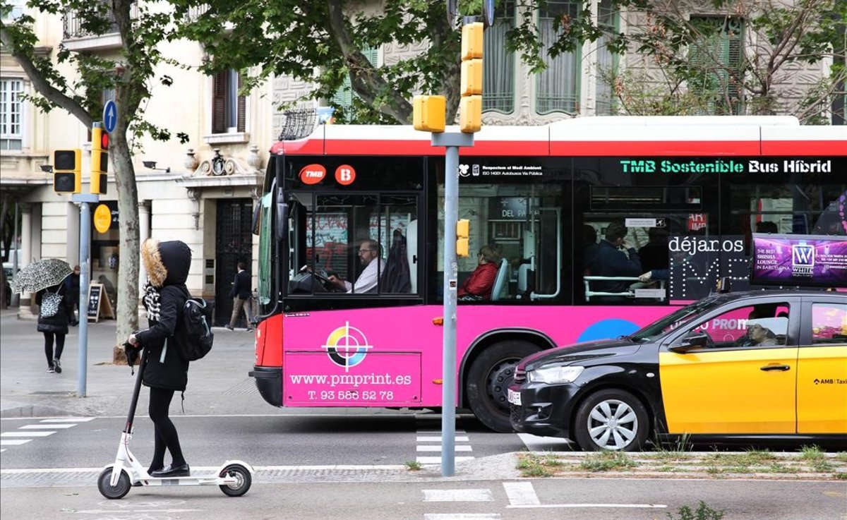 Los autobuses de Barcelona incorporan vigilantes de ...