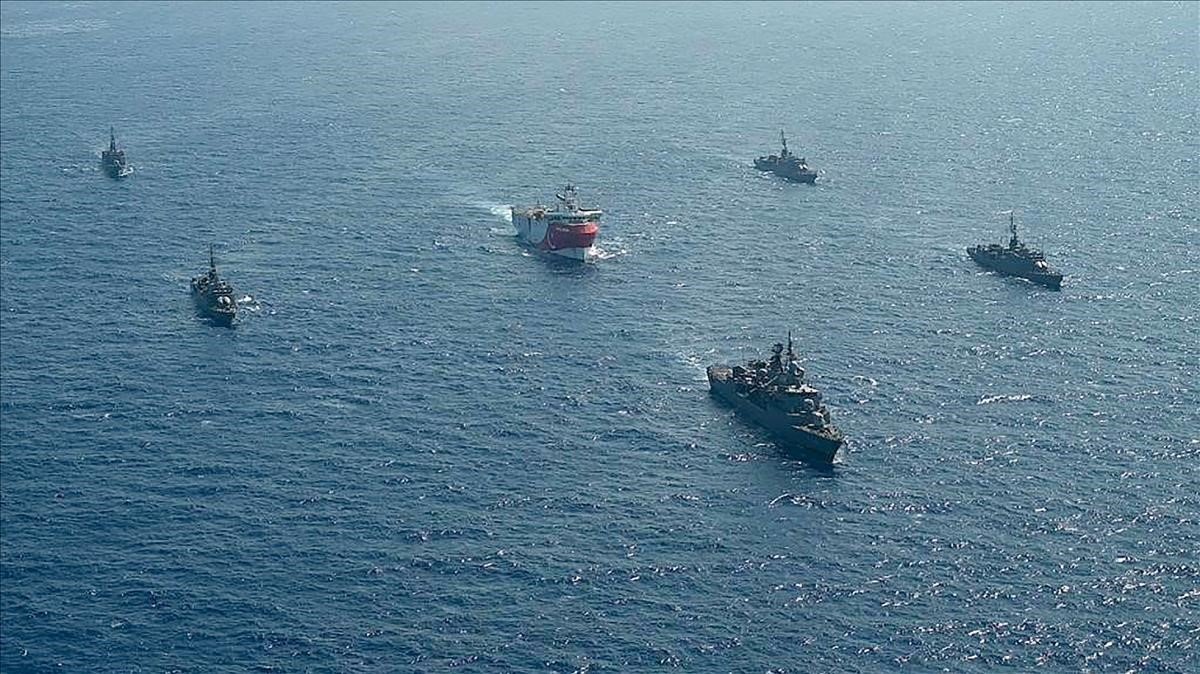 buques-armada-turca-escoltan-barco-prospeccion-del-fondo-marino-oruc-reis-este-lunes-mediterraneo-oriental-1597318425918.jpg