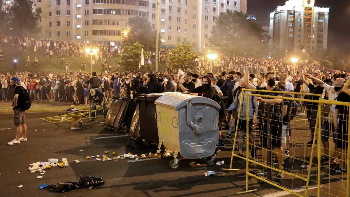 Un muerto y decenas de heridos en las protestas contra Lukashenko