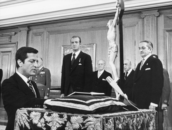 El 5 de julio de 1976 Suárez juró como presidente del Gobierno en la Zarzuela.