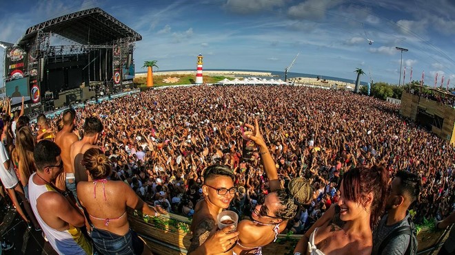 Barcelona Arde Con El Reggaeton Beach Festival