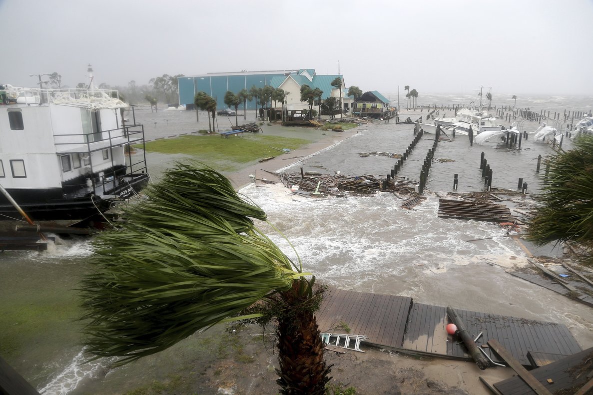 Huracán Michael toca tierra en Florida con un poder devastador