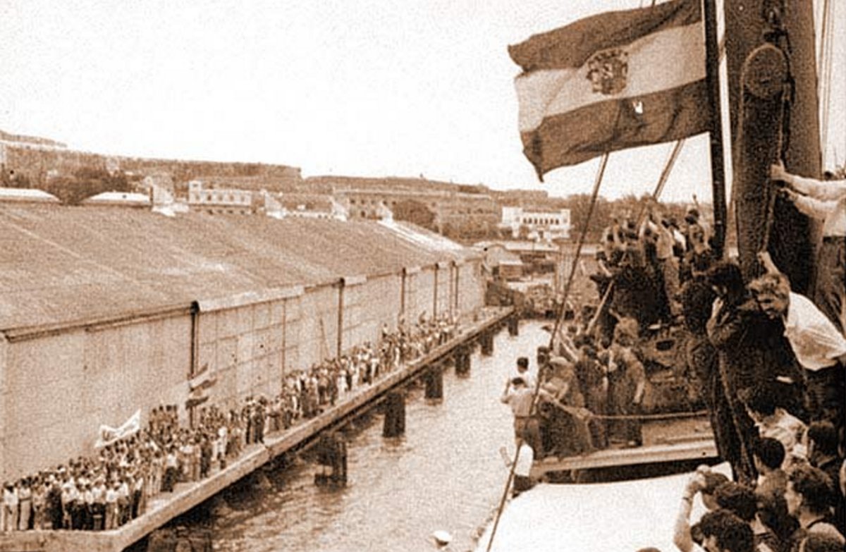 13 de junio de 1939. Desembarco de exiliados españoles arribados a Veracruz (México) en el buque Sinaia.
