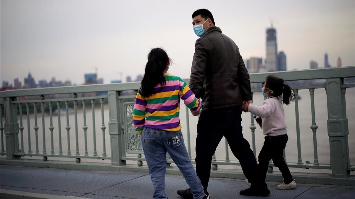 Coronavirus: Italia permite a los niños dar un paseo con un progenitor