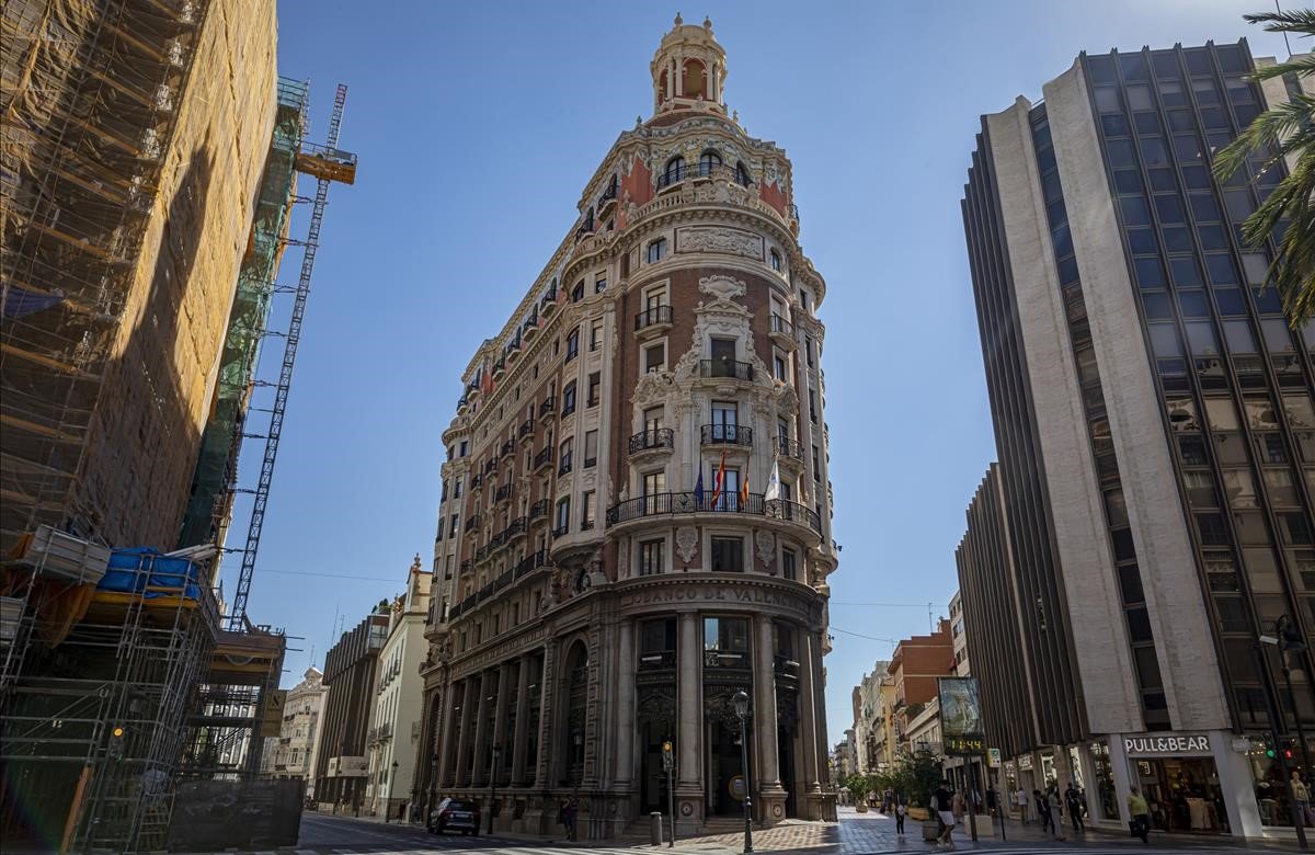 La nueva CaixaBank, entre València, Barcelona y Madrid